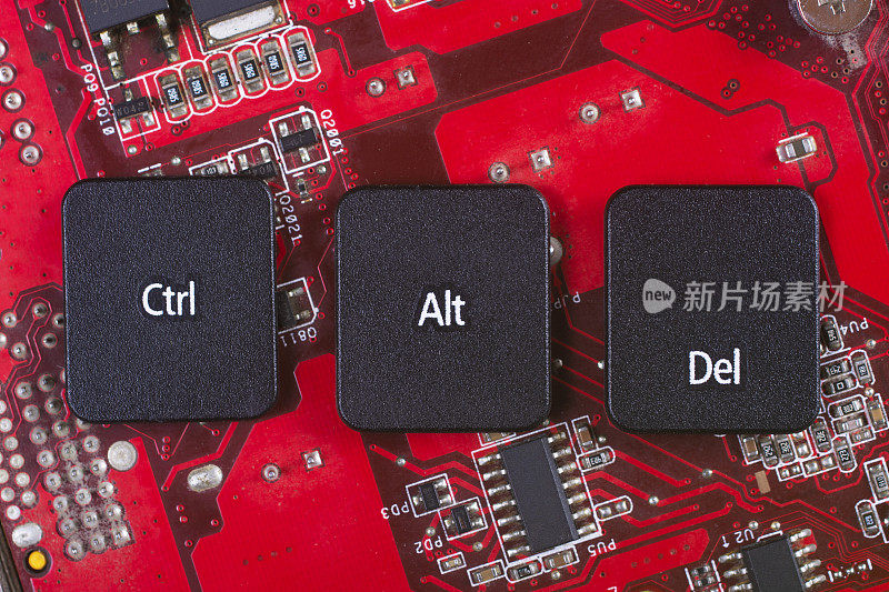 键盘按键组成字CTRL ALT CANC在红色电路在背景。